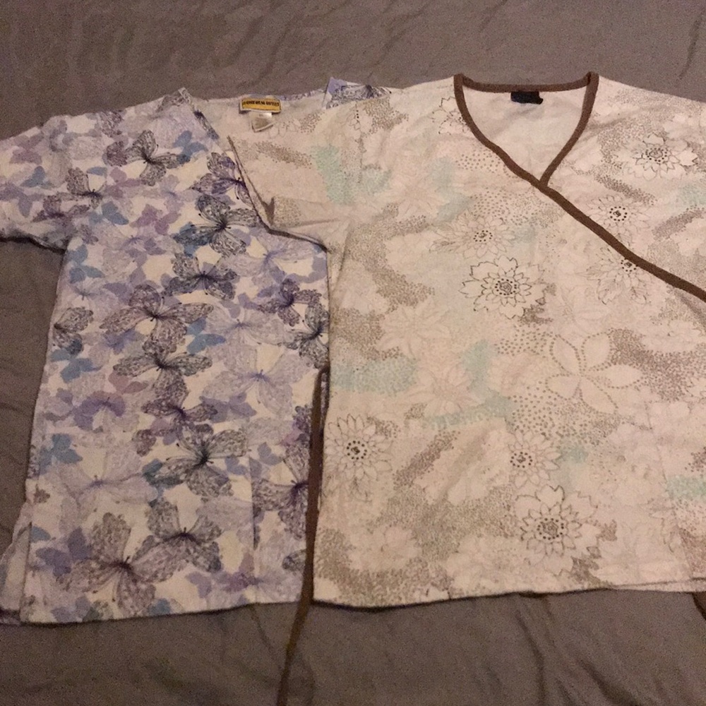 2 xs scrub tops